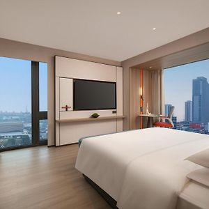 One-Bedroom King Suite